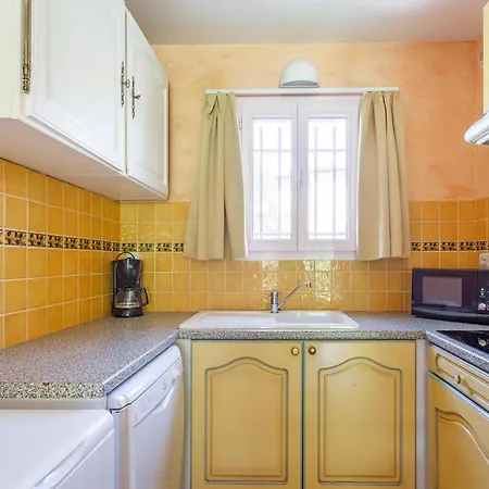 Comfortable With Swimming Pool, Cleaning Included 度假居 *